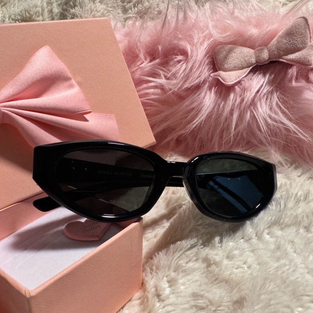 Gentle Monster Black Sunglasses